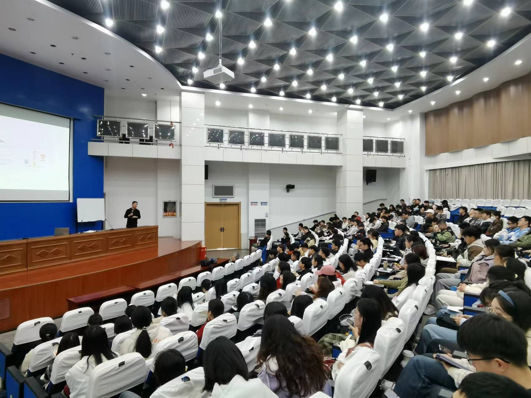 免费足球直播app